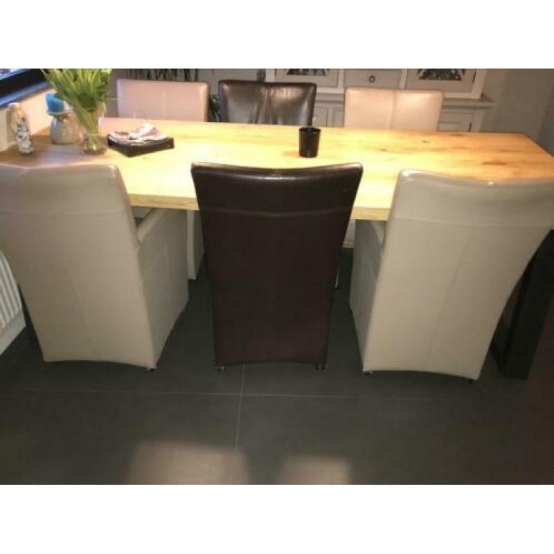 6 eetkamerstoelen leder 4 taupe+2 bruin direct beschikbaar!