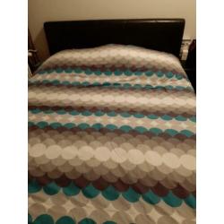 Bed met opbergruimte