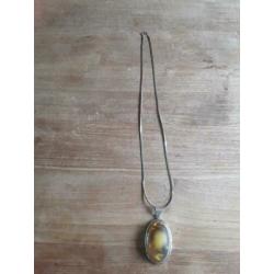 Zilver ketting met hanger.