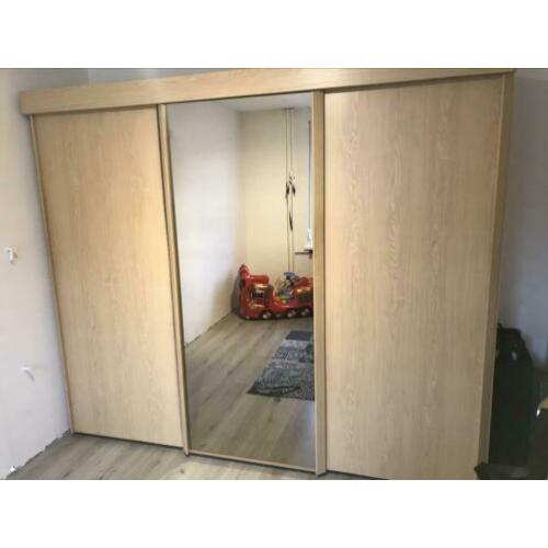 Grote schuifdeurkast