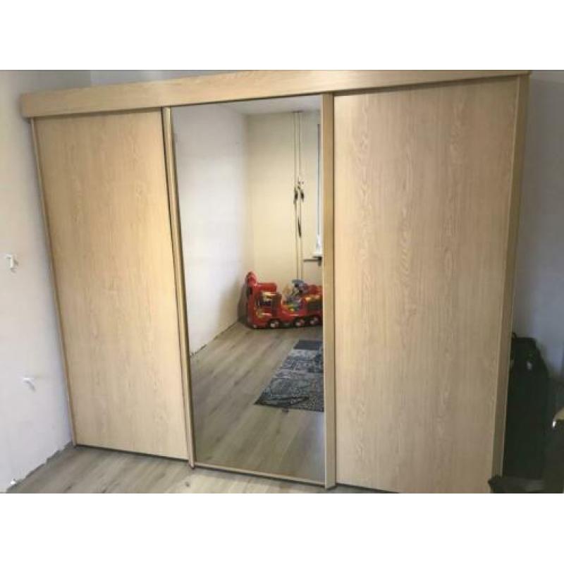 Grote schuifdeurkast