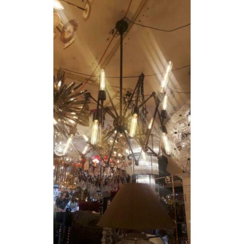 Industriële lamp met verstelbare armen. Inclusief lampen.