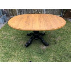 Eettafel rond / uittrekbaar tot ovaal