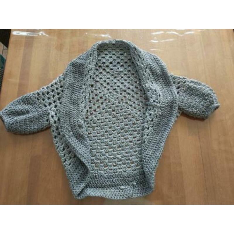 Grijs granny vest. Draagmaat 122/128 ongeveer