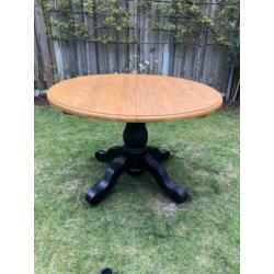 Eettafel rond / uittrekbaar tot ovaal