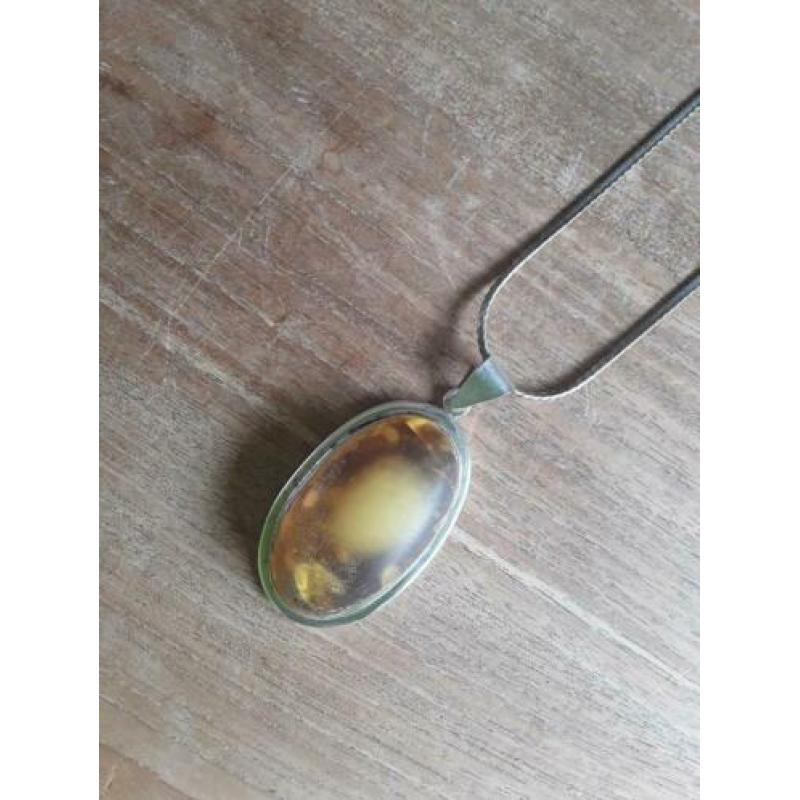 Zilver ketting met hanger.