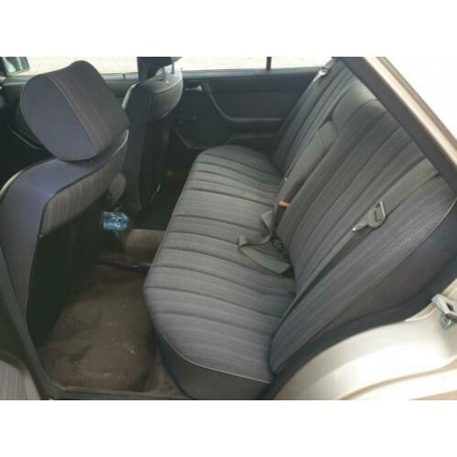 Mercedes 200-Serie 2.3 230 E 1986 Beige met. Nette auto!