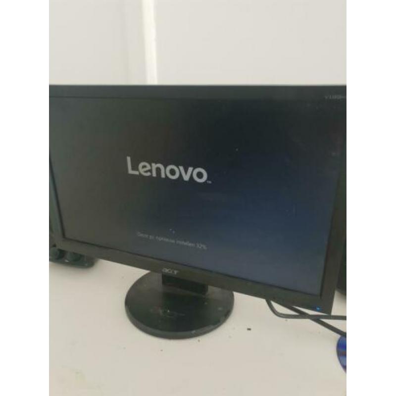 Lenevo computer + scherm + toetsenbord en muis