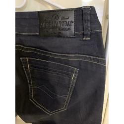 Zgan blauwe jeans van America today. Mt 30/32(nieuwstaat)