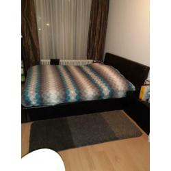 Bed met opbergruimte