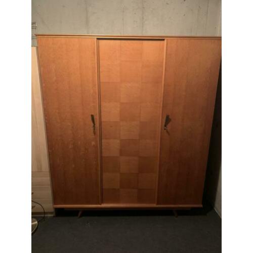 Vintage, retro kast, wandmeubel/ kledingkast 3-deurs