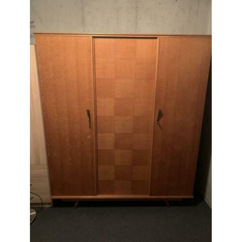 Vintage, retro kast, wandmeubel/ kledingkast 3-deurs