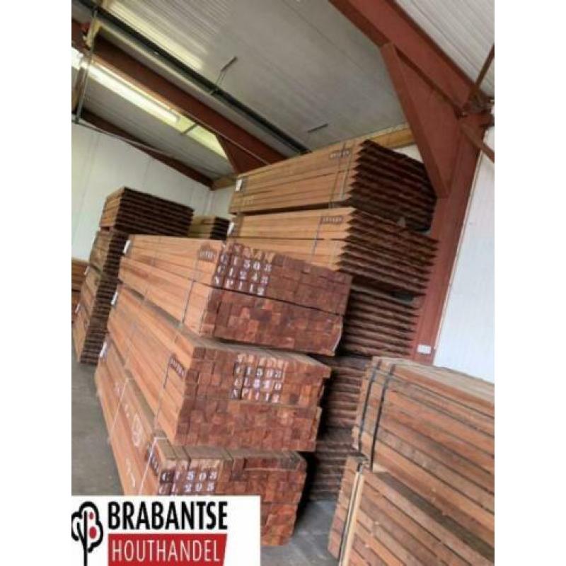 Hardhouten palen Azobe tuin schutting beschoeiing