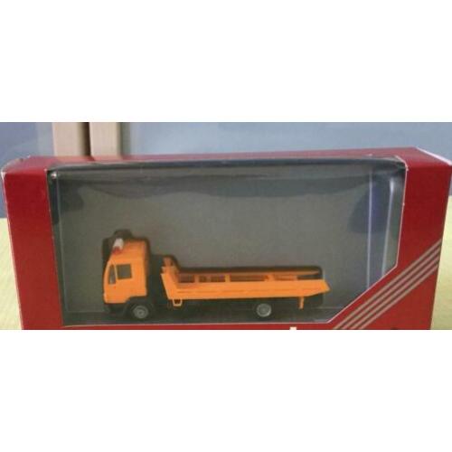 Herpa 1:87 MAN L2000 oranje bergingsvoertuig