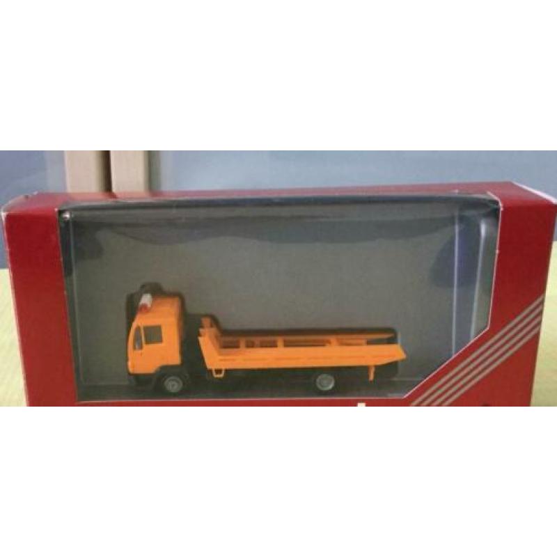 Herpa 1:87 MAN L2000 oranje bergingsvoertuig