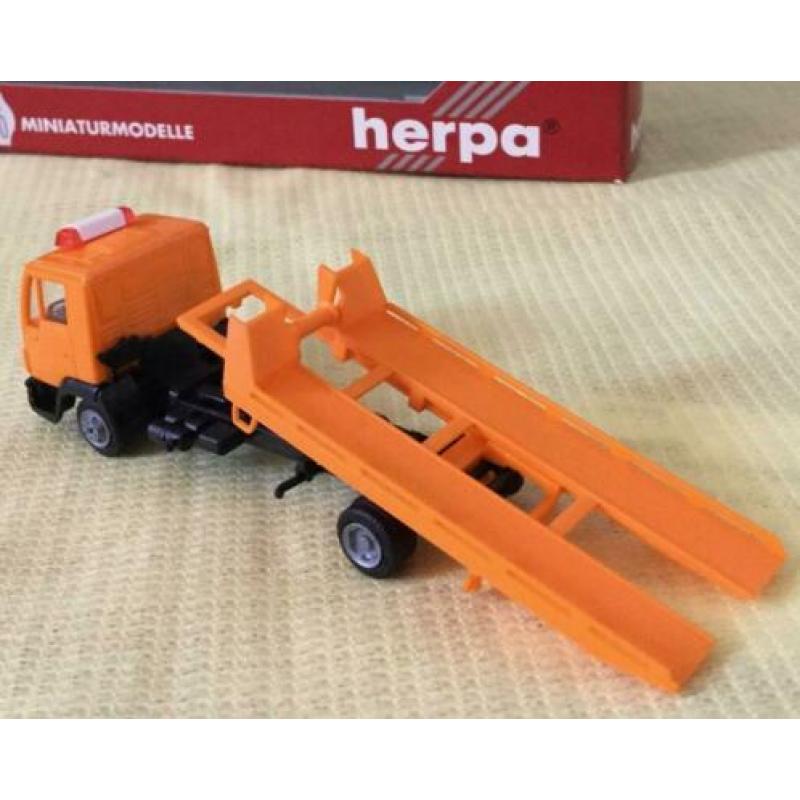Herpa 1:87 MAN L2000 oranje bergingsvoertuig