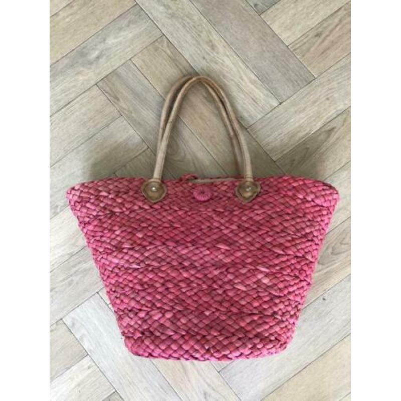 Twee roze standtassen