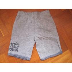 Korte broek sweatstof maat 152