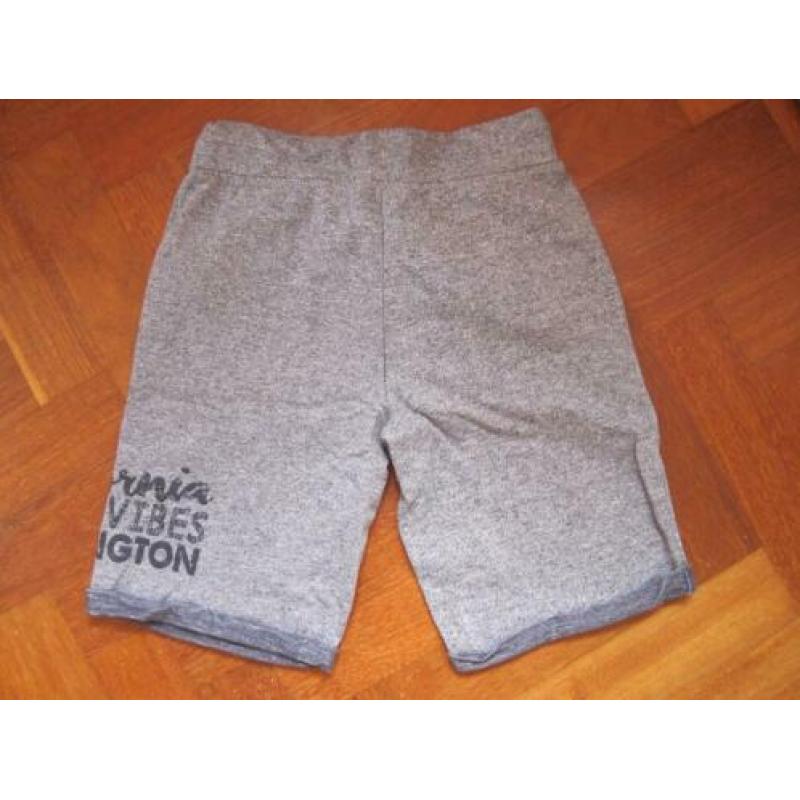 Korte broek sweatstof maat 152