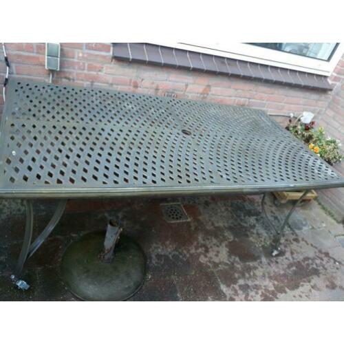 Grote aluminium tuintafel op wieltjes