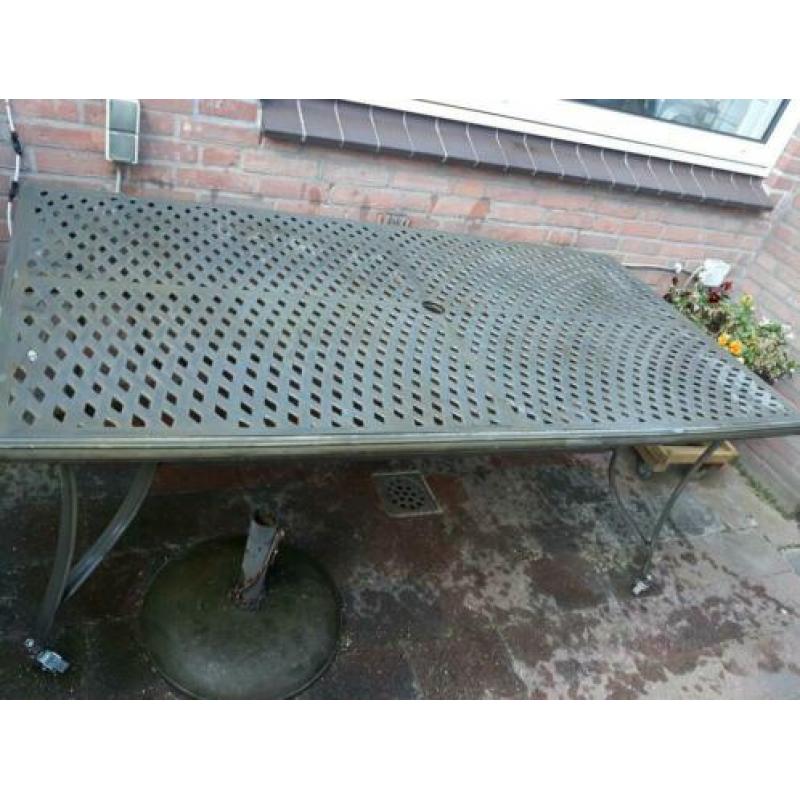 Grote aluminium tuintafel op wieltjes