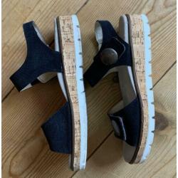 Iris / Zwarte leren sandalen Maat 39