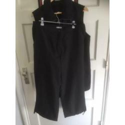 zwart gilet en 3/4 broek maat 46 100 % polyester