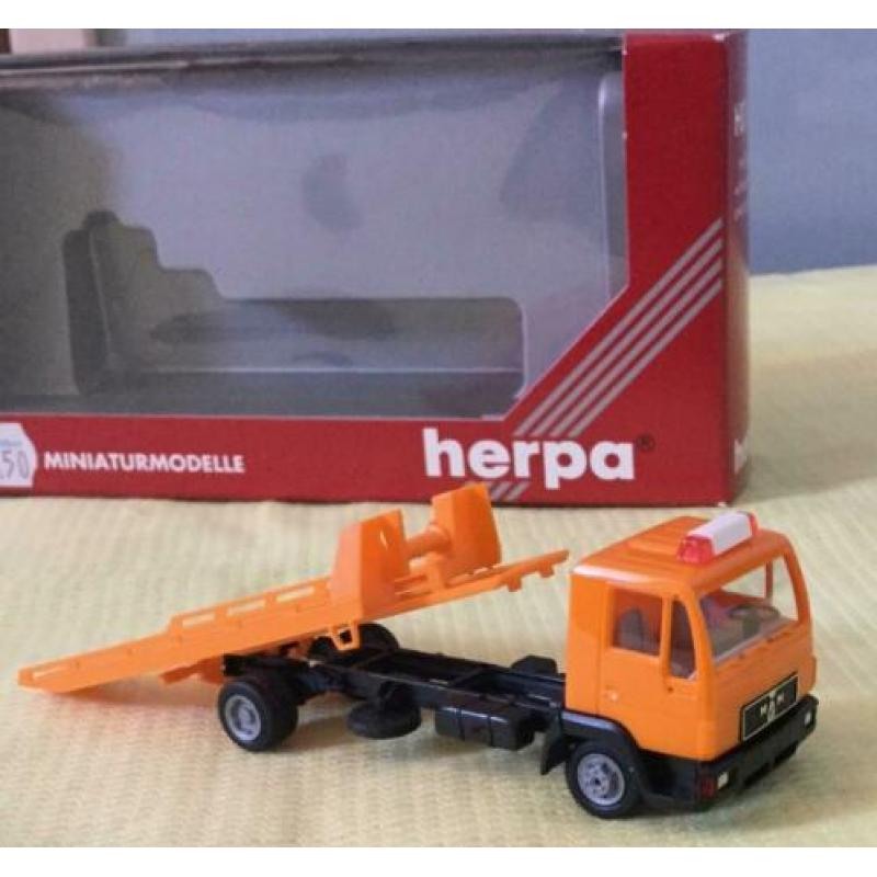 Herpa 1:87 MAN L2000 oranje bergingsvoertuig