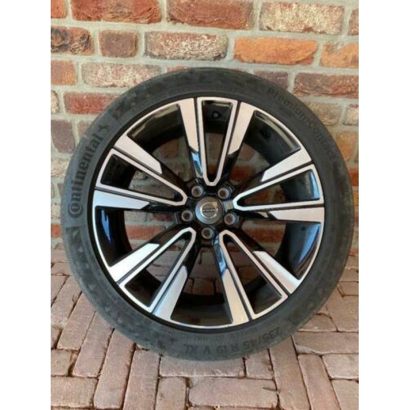 Te Koop: Originele 19" velgen Volvo V60 Cross Country 2019