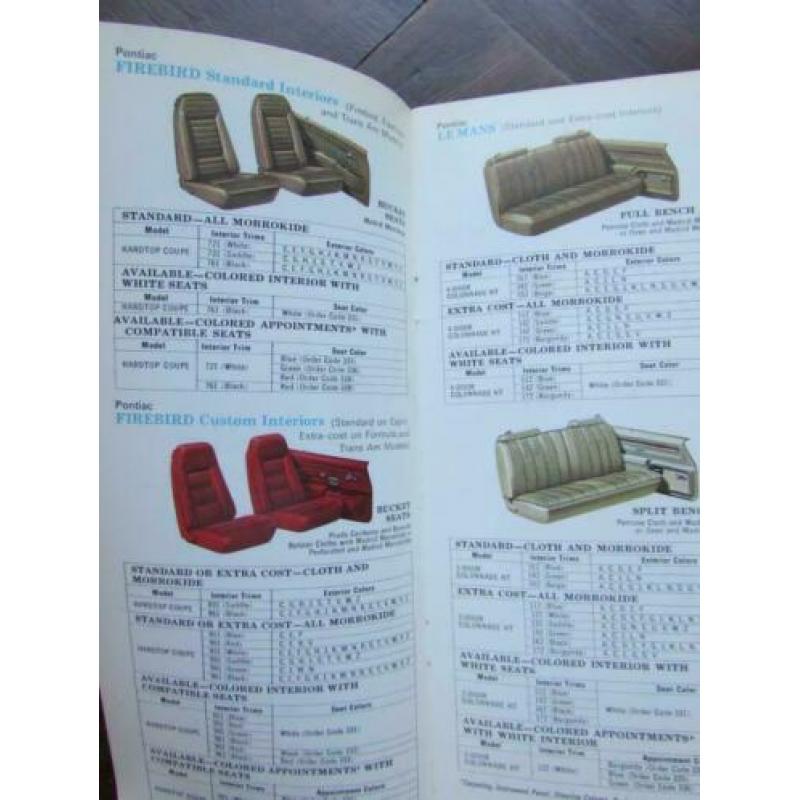 1974 Pontiac Interior trim en kleurenfolder