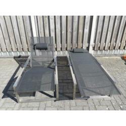 2 nette ligbedden van rvs