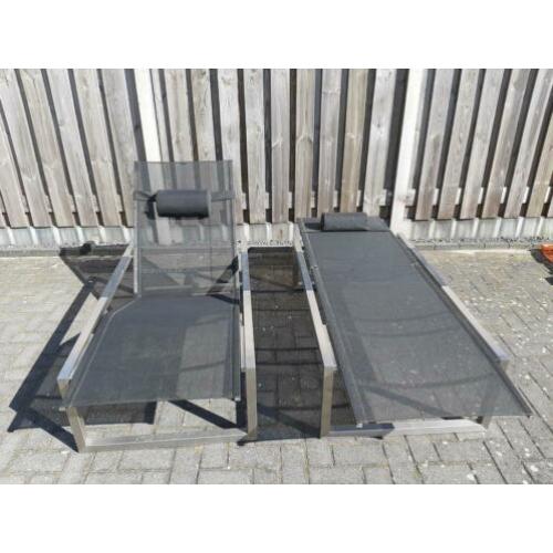 2 nette ligbedden van rvs