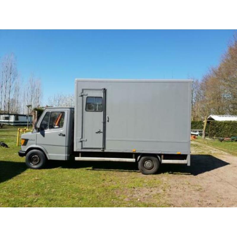 Paardenvrachtwagen. 2paards b rijbewijs