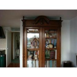 antieke groote kast