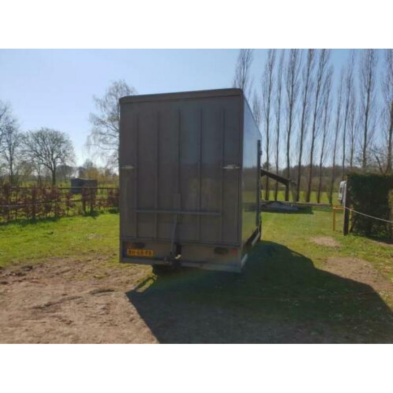 Paardenvrachtwagen. 2paards b rijbewijs