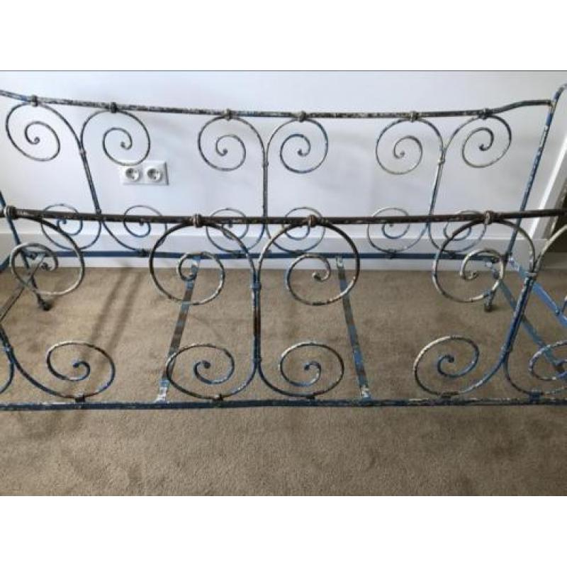 Antiek smeedijzer oud Frans ledikantje brocante uitstraling