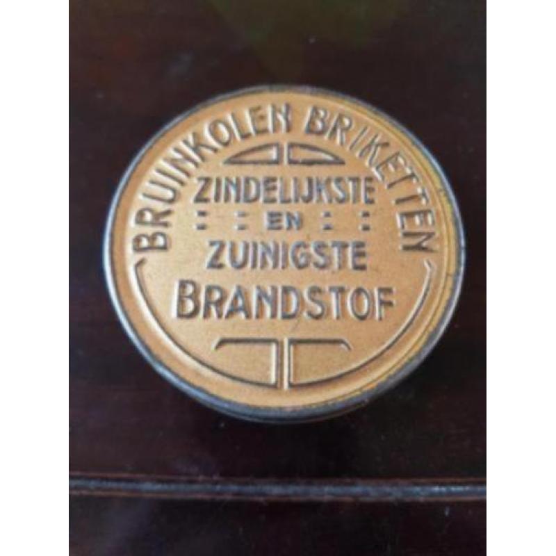 Speldenkussen bruinkolen briketten