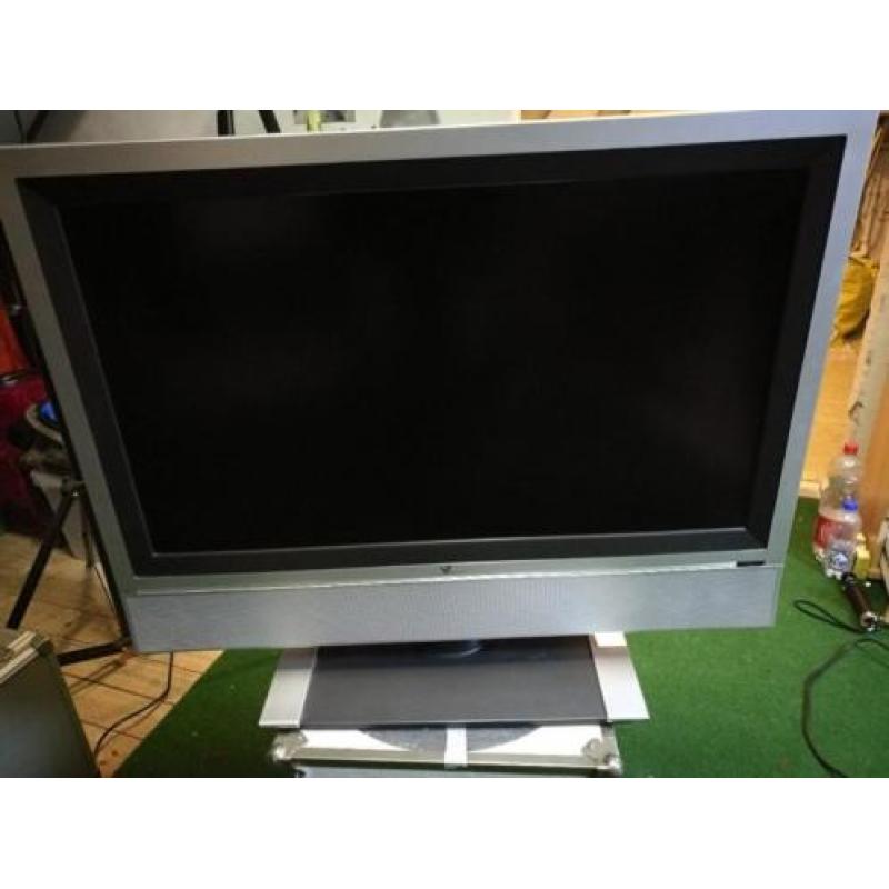 V7 lcd tv 32inch