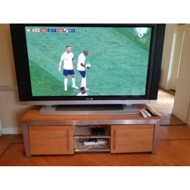Panasonic HD plasma TV incl. Op maat gemaakt meubel.