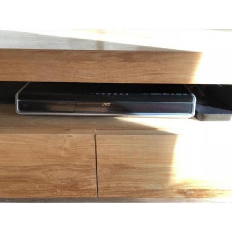 JVC Lcd tv met hifi set.