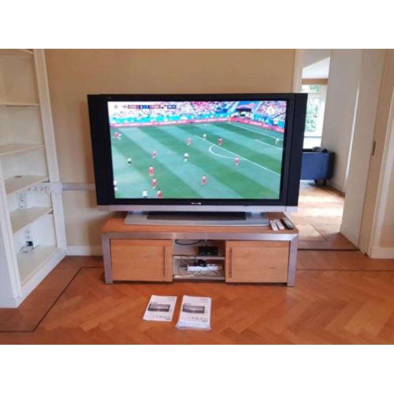 Panasonic HD plasma TV incl. Op maat gemaakt meubel.