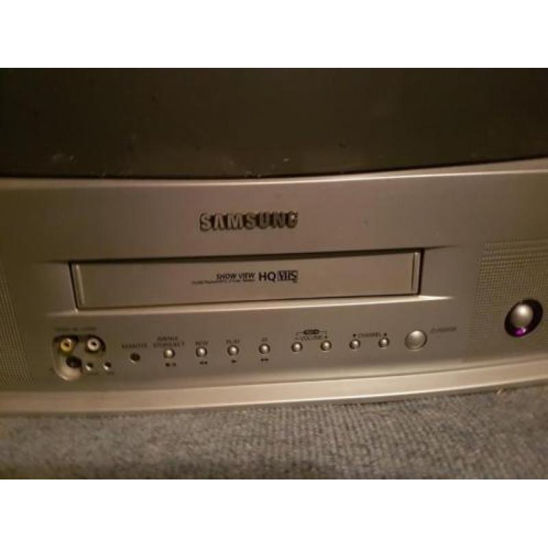 Te koop tv met videorecorder