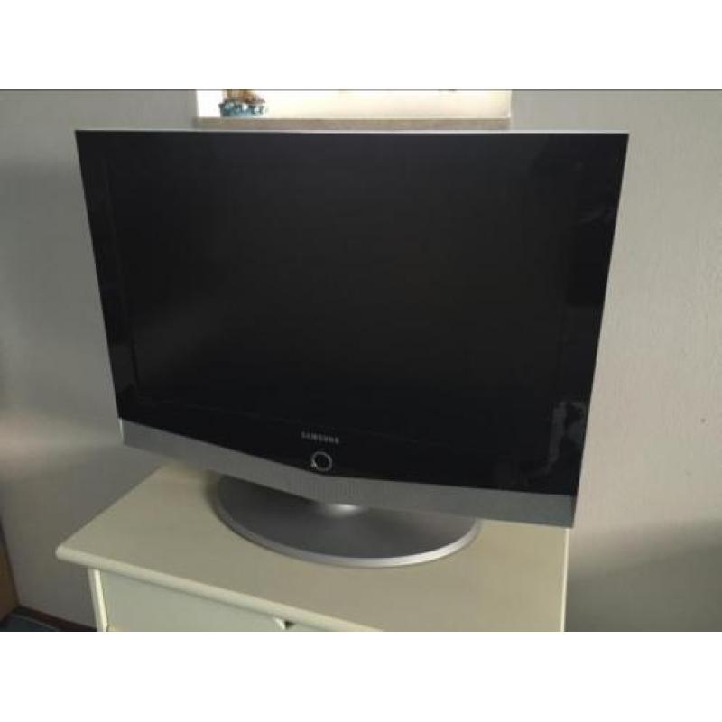 Samsung TV model LE32R51B