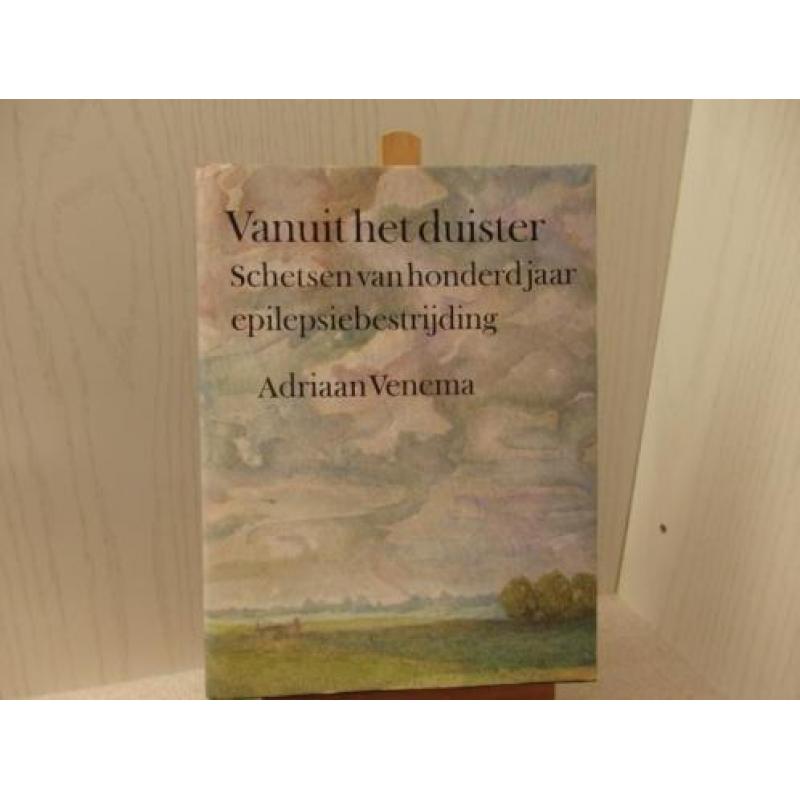 Vanuit het duister - door Adriaan Venema. Schetsen van honde
