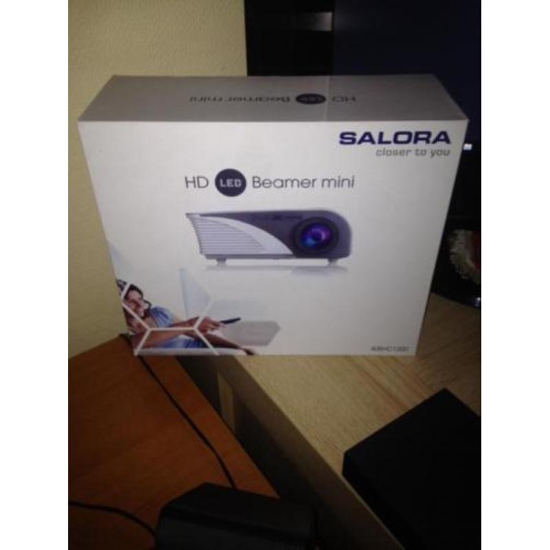 Beamer te koop gloednieuw!!