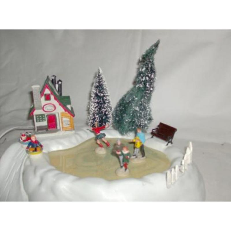Lemax Schaatsbaan Animated Skating Pond D58