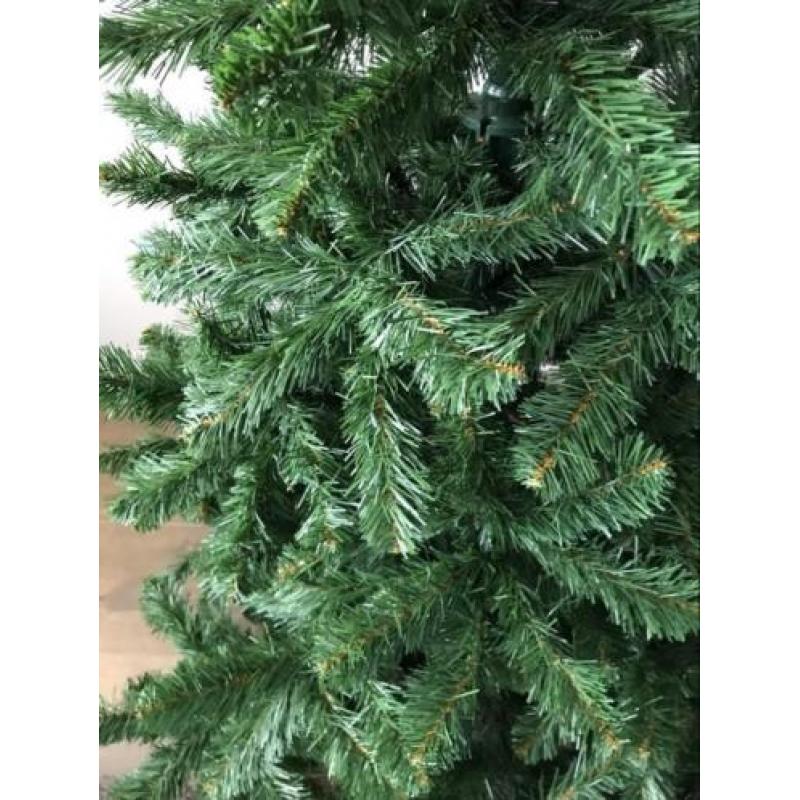 Mooie volle brandwerende kerstboom met voet 185 cm .