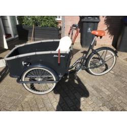 Mooie degelijke JohnnyLoco bakfiets plus babyschelp en hoes