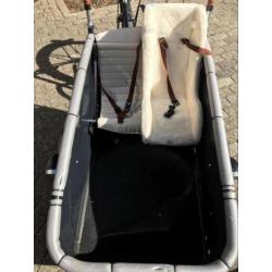 Mooie degelijke JohnnyLoco bakfiets plus babyschelp en hoes