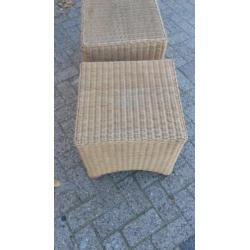 hocker,poef,voetenbankje,tafeltje